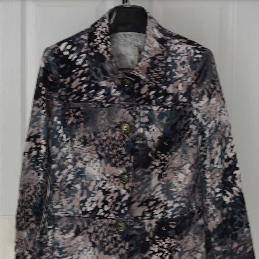 Women’s woven jacket. (Brand New / Sample)